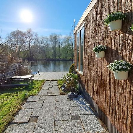 Het Witte Chalet Aan Het Water Van Monumentaal Fort Ooltgensplaat Екстер'єр фото