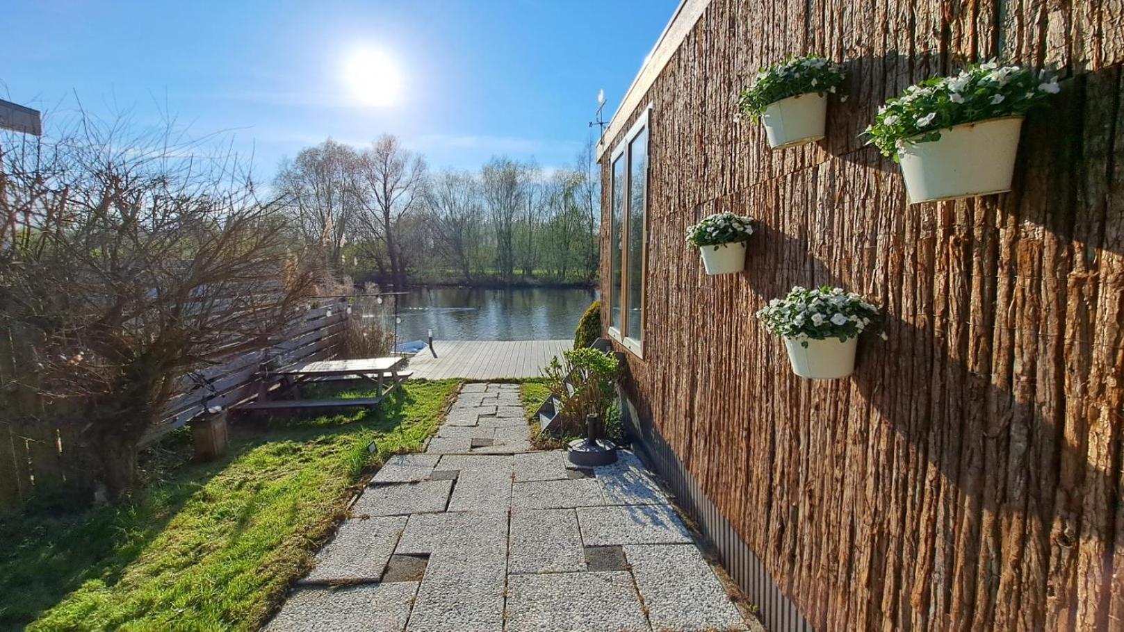 Het Witte Chalet Aan Het Water Van Monumentaal Fort Ooltgensplaat Екстер'єр фото